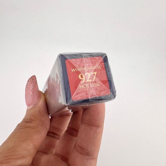 Estee Lauder Pure Color Whipped Matte Lipstick in Hot Fuse #927 NWT - Picture 2 of 4